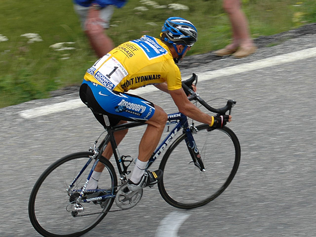 Lance Armstrong – campionul dopat al americanilor