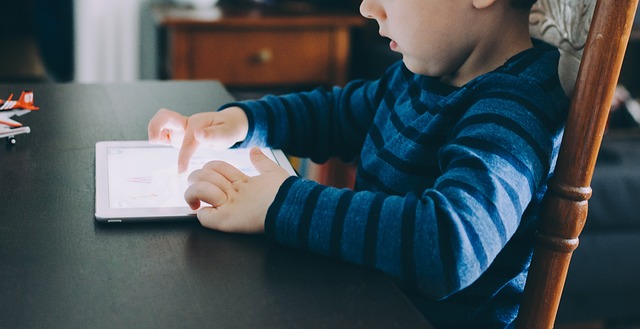 5 metode eficiente prin care iti poti tine copiii departe de gadget-uri