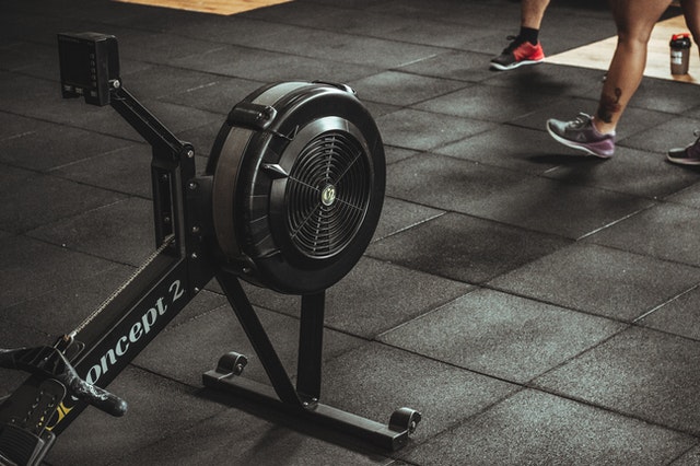 5 accesorii și aparate fitness esentiale pentru CrossFit acasa