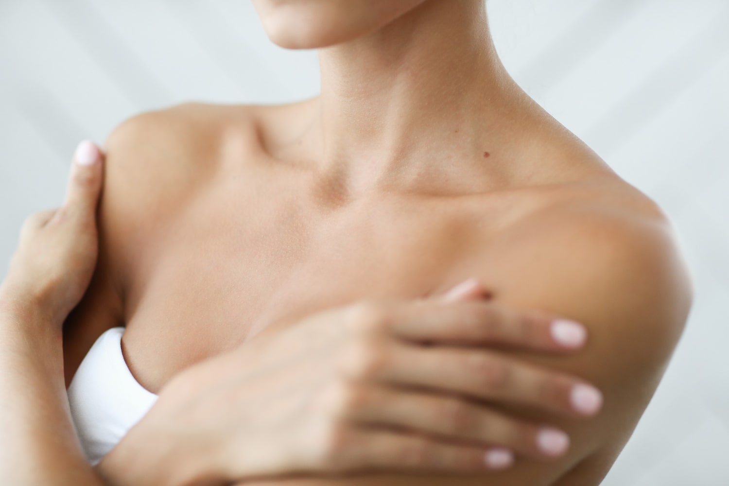 Mărirea sânilor cu implant sau grăsime proprie?